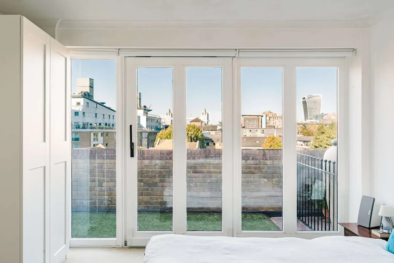 Knighten Street, London, E1W, photo 13