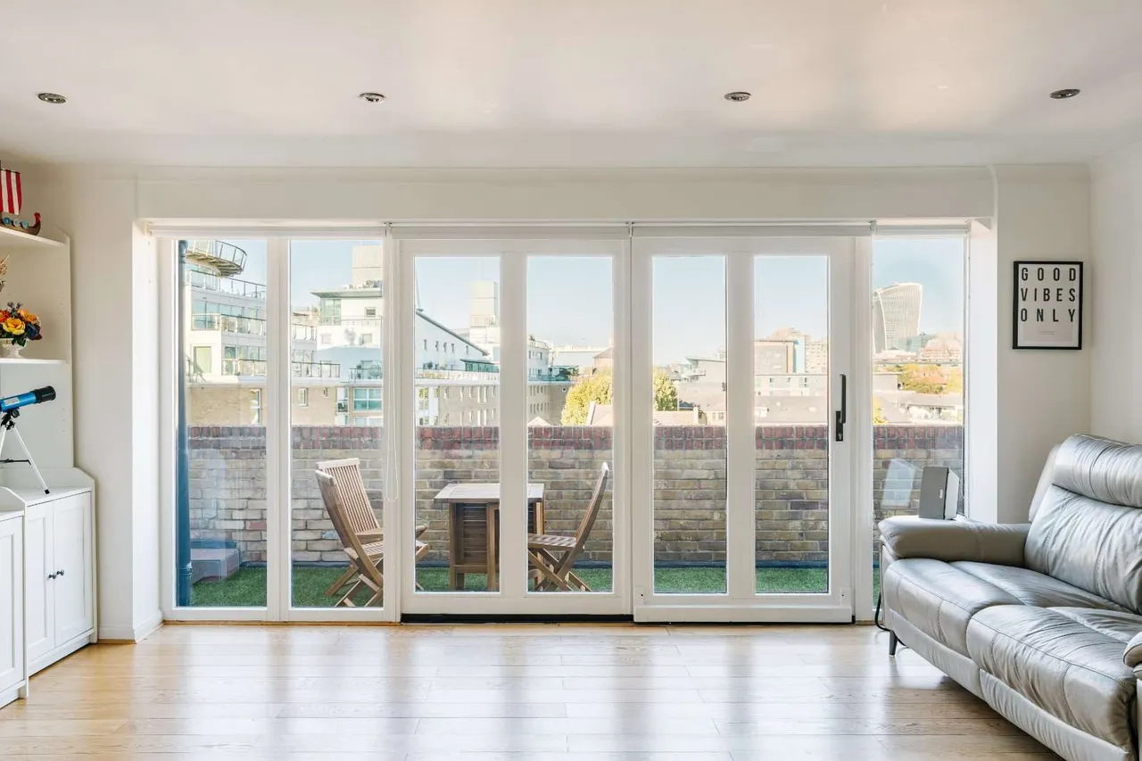 Knighten Street, London, E1W, photo 10