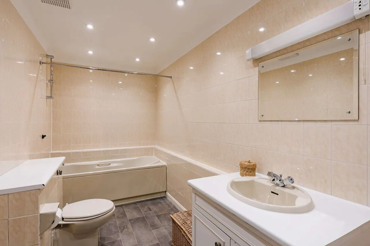 Knighten Street, London, E1W, photo 14