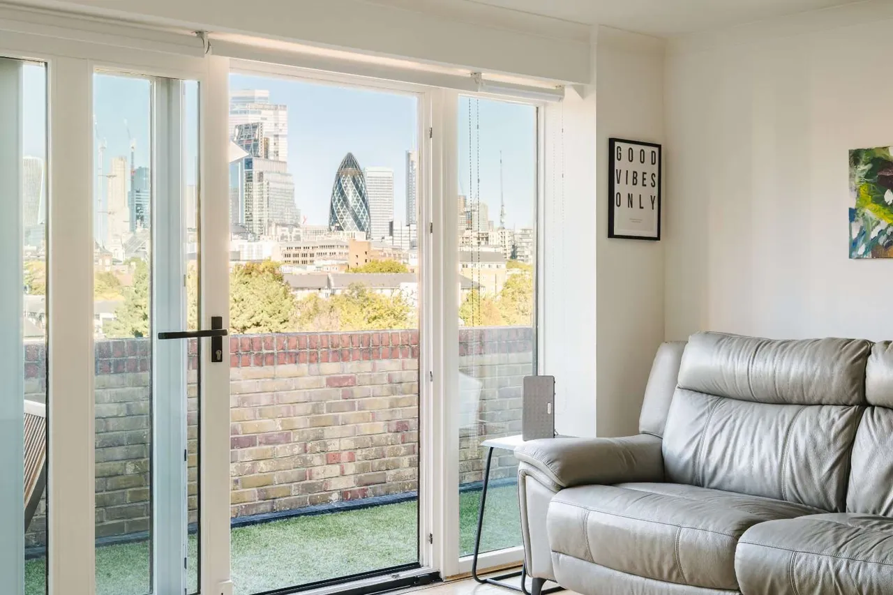 Knighten Street, London, E1W, photo 12