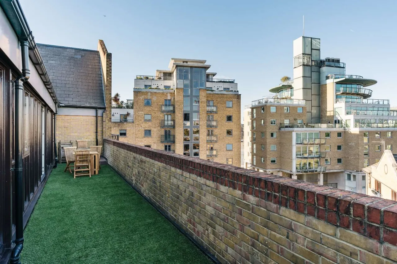 Knighten Street, London, E1W, photo 16