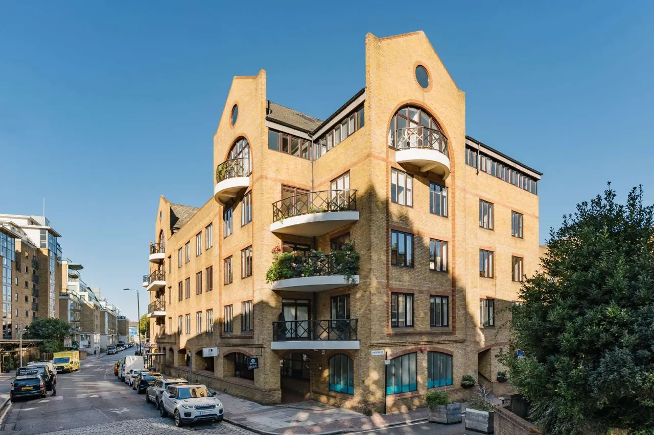 Knighten Street, London, E1W, photo 4
