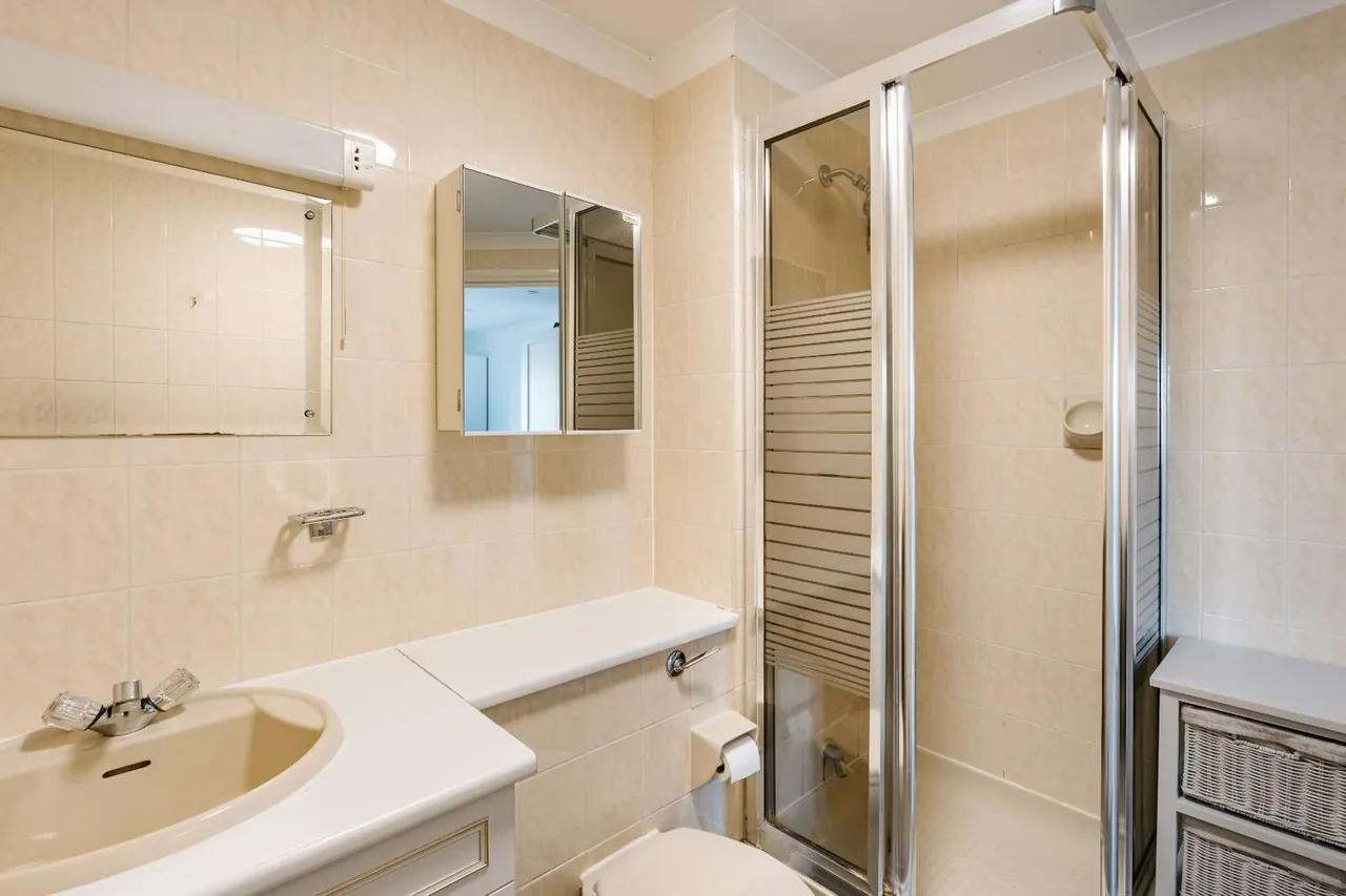 Knighten Street, London, E1W, photo 15