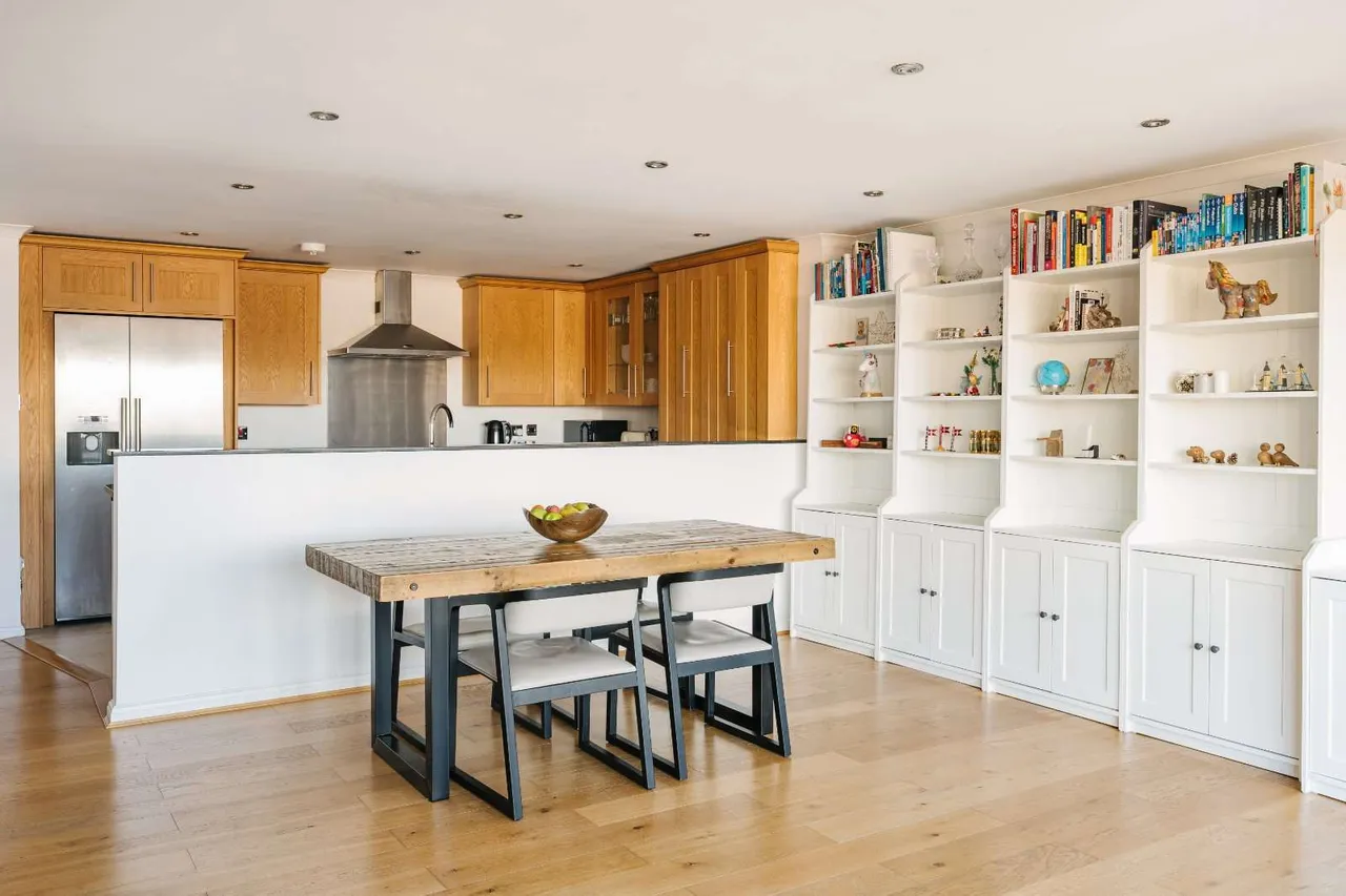 Knighten Street, London, E1W, photo 8