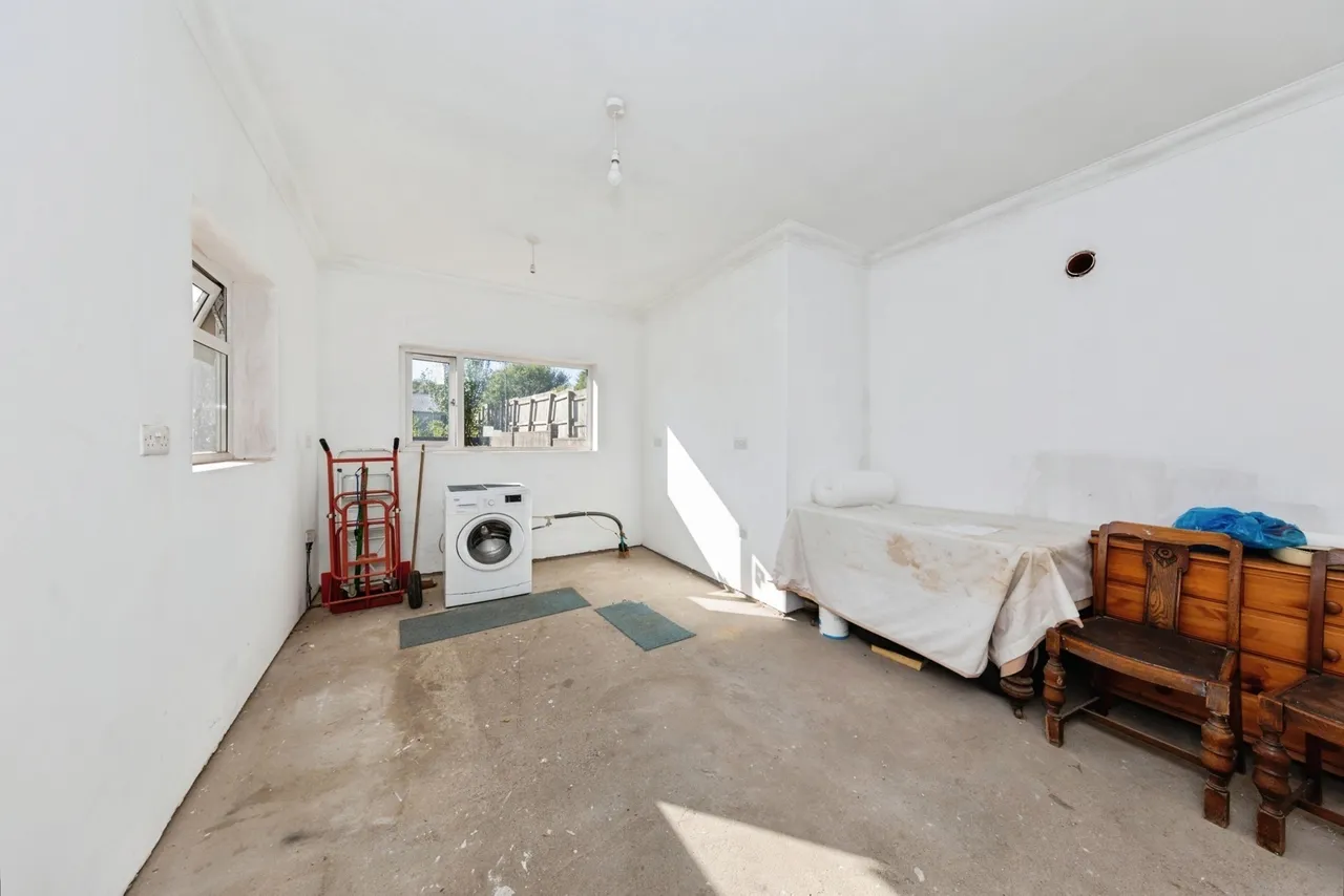 High Street, Abergwili, SA31, photo 7