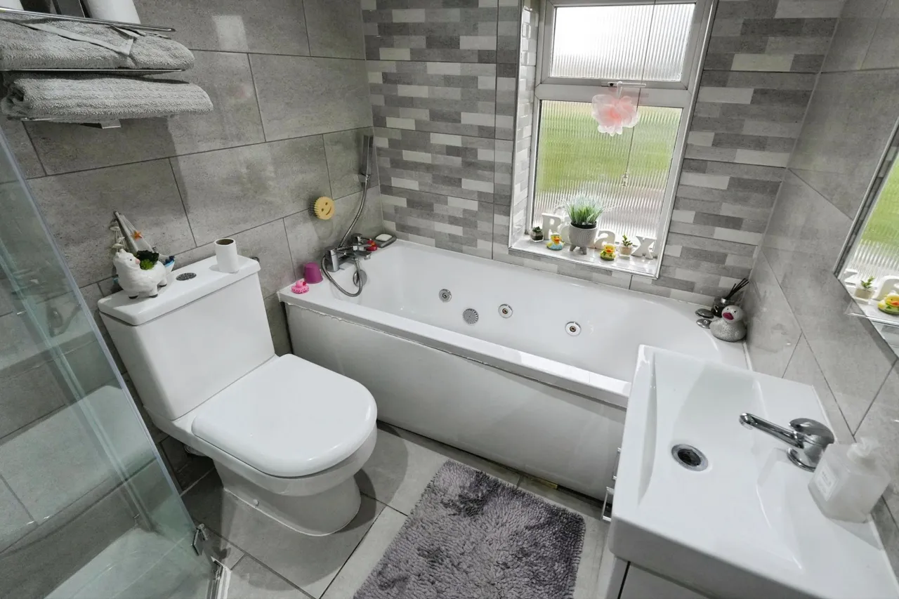 The Oval, Smethwick, B67, photo 13