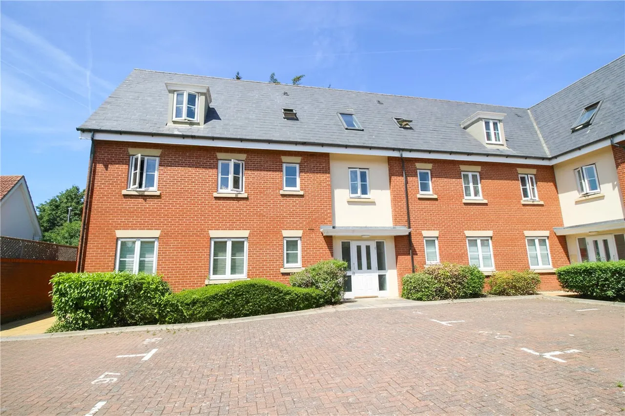 2 bed flat for sale, Priory Chase, Rayleigh, SS6
