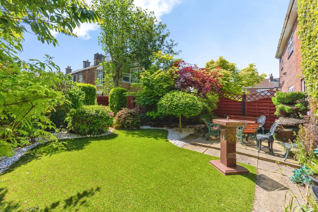Fields Grove, Hollingworth, SK14, photo 3