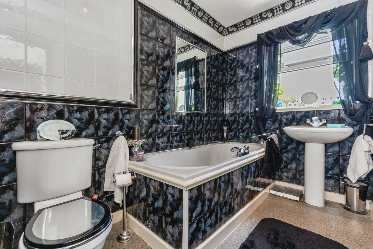 Fields Grove, Hollingworth, SK14, photo 12