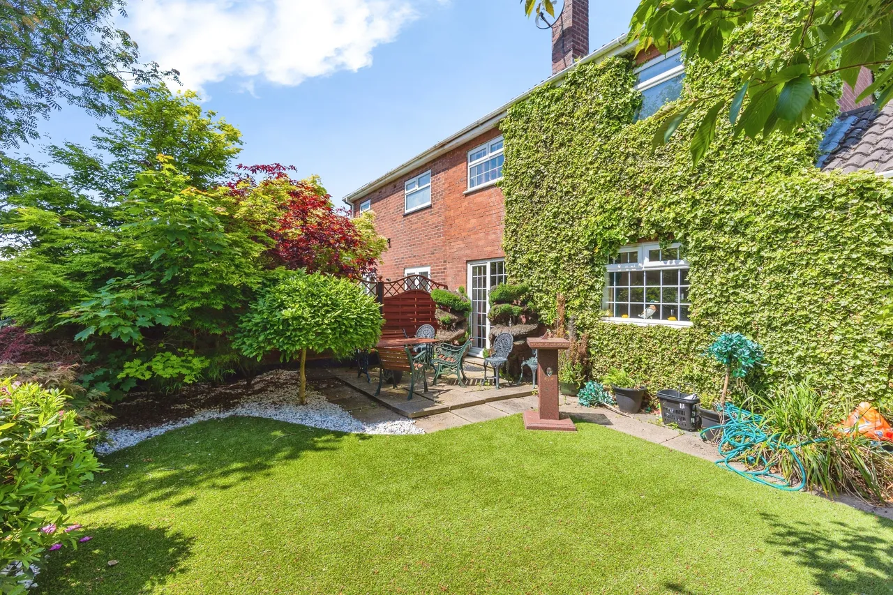 Fields Grove, Hollingworth, SK14, photo 2