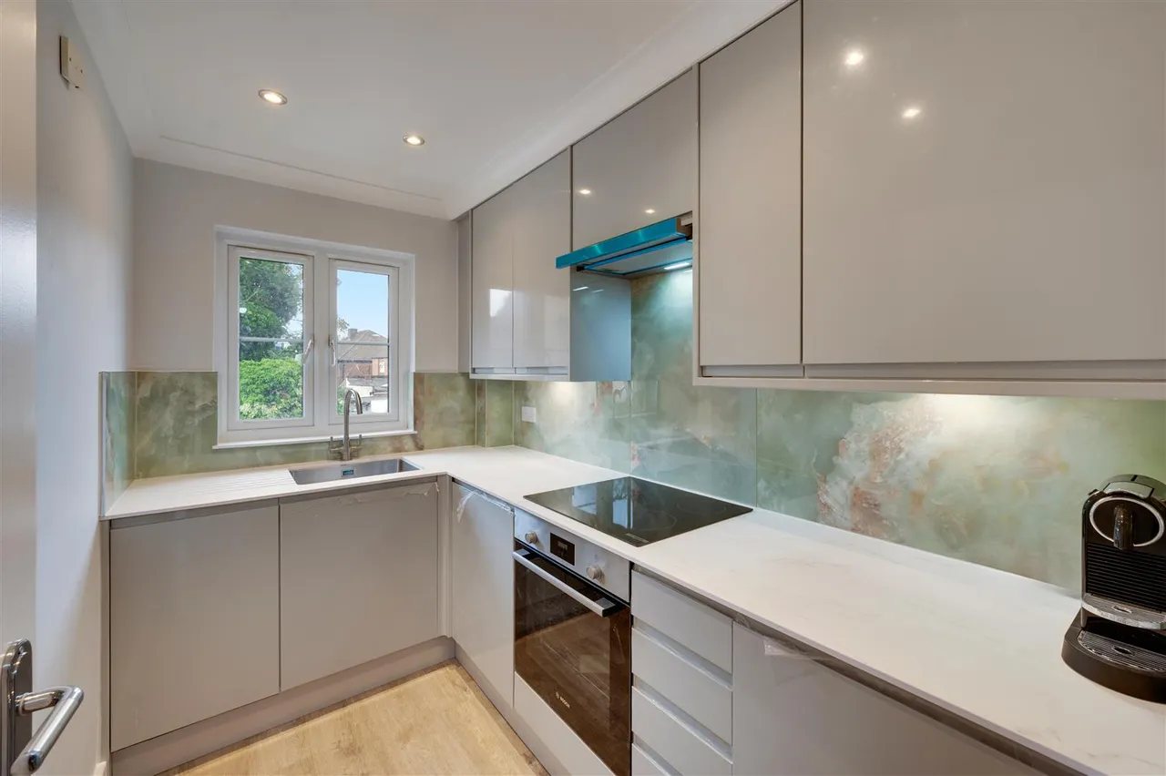 Cygnet Close, London, NW10, photo 2
