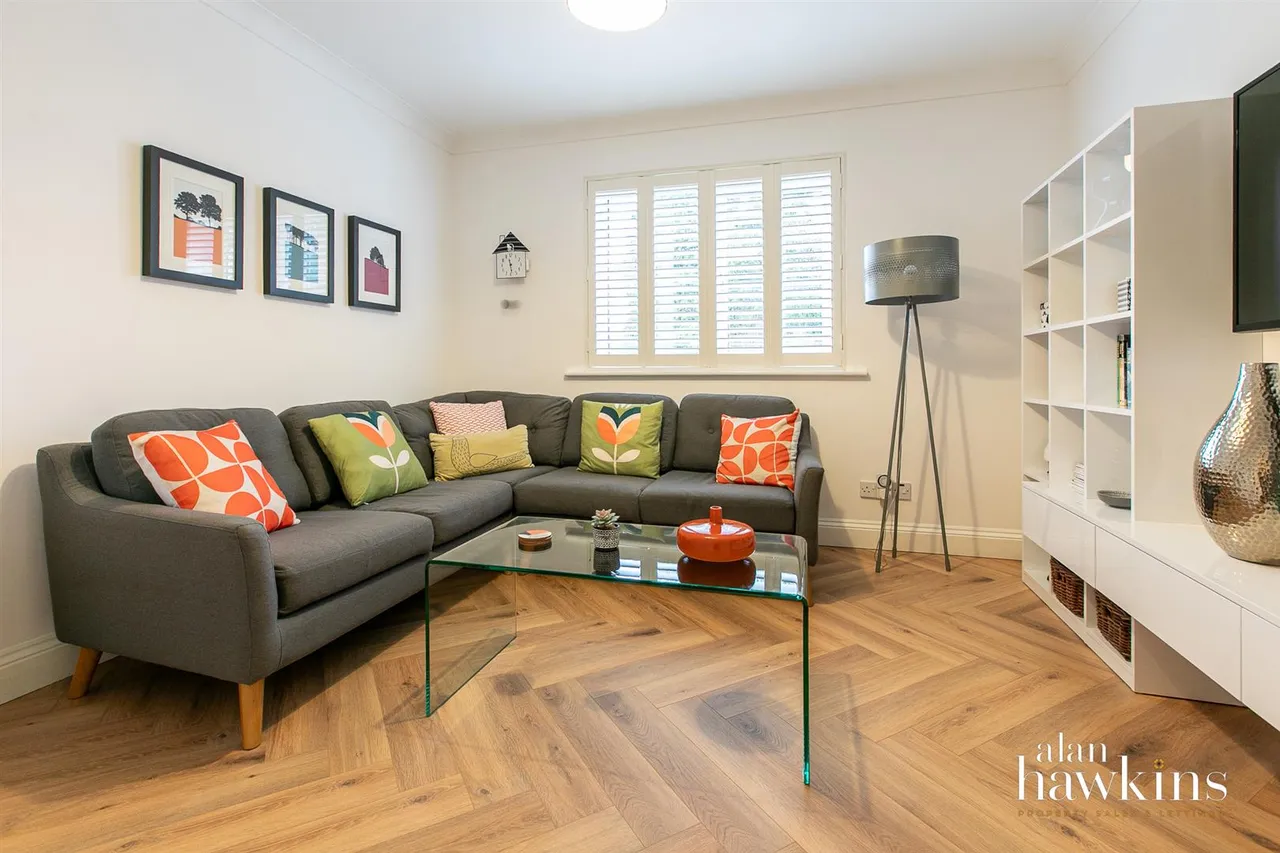 Hales Close, Lyneham, photo 14