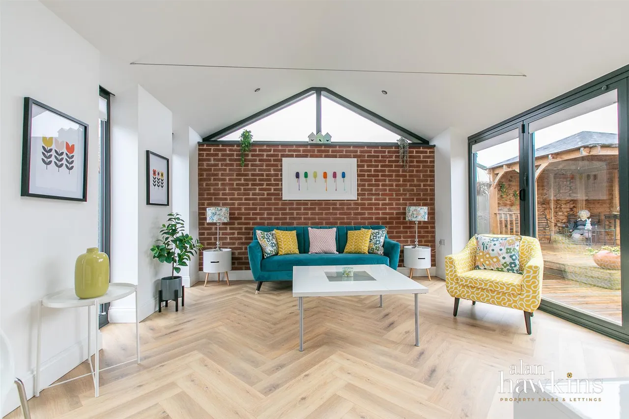 Hales Close, Lyneham, photo 8