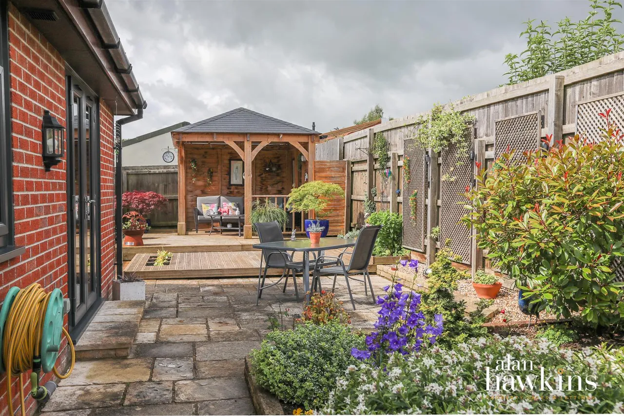 Hales Close, Lyneham, photo 24