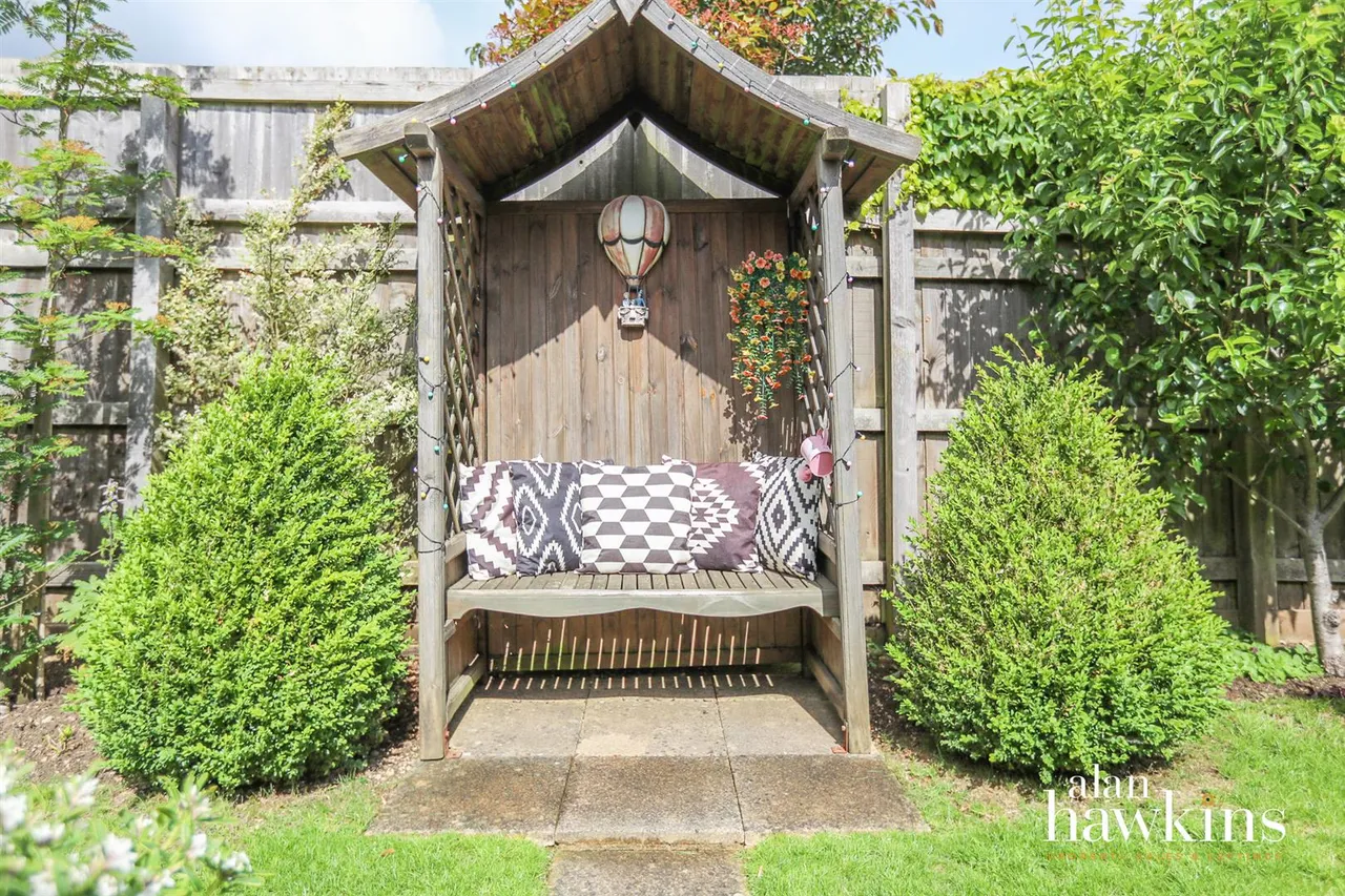 Hales Close, Lyneham, photo 23