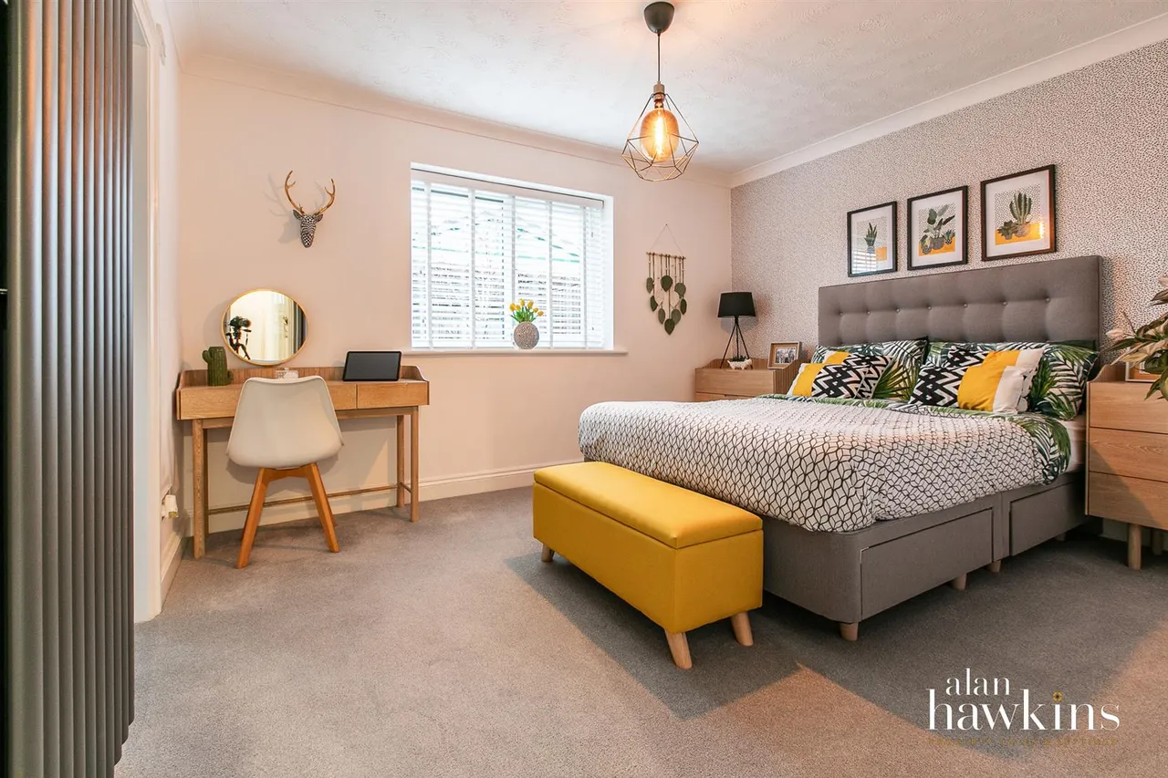 Hales Close, Lyneham, photo 15