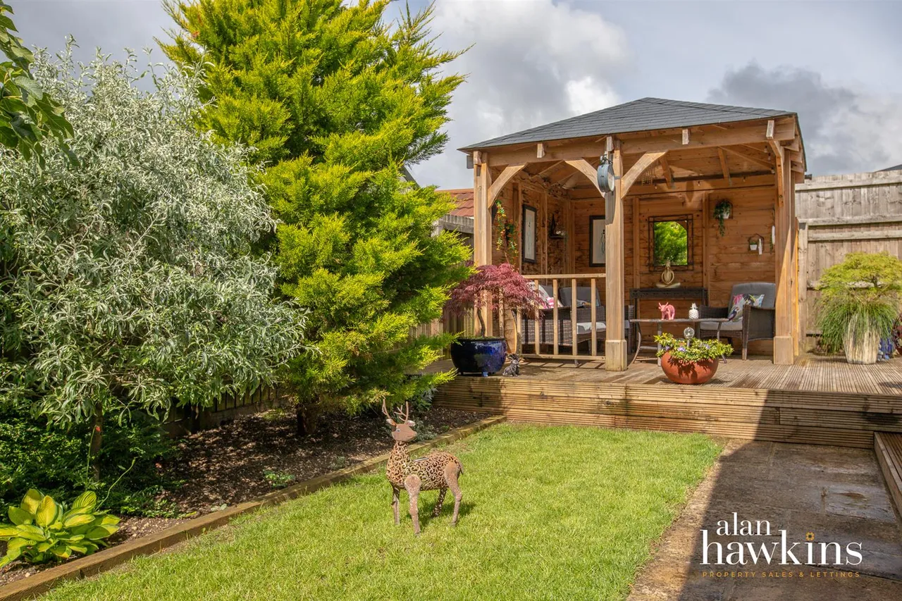 Hales Close, Lyneham, photo 22