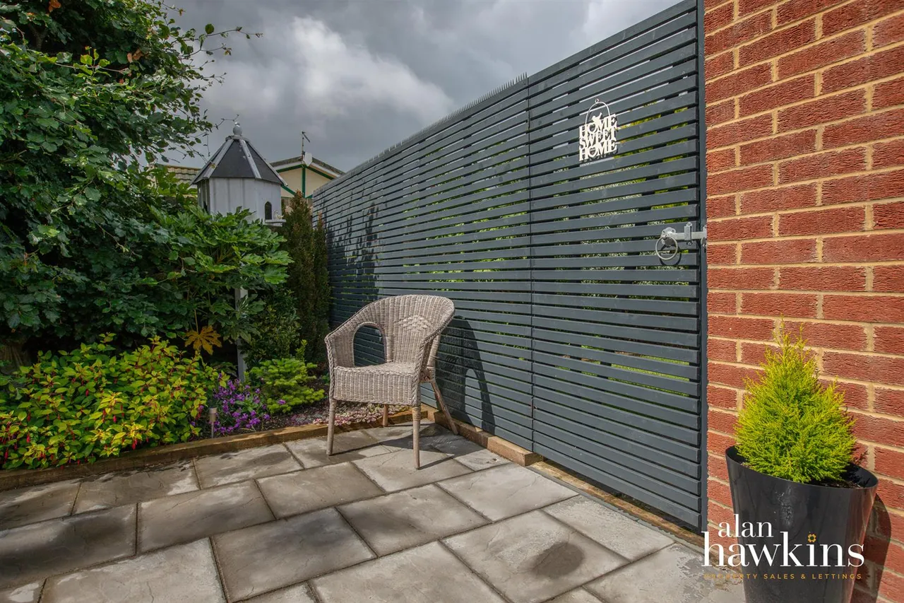 Hales Close, Lyneham, photo 21