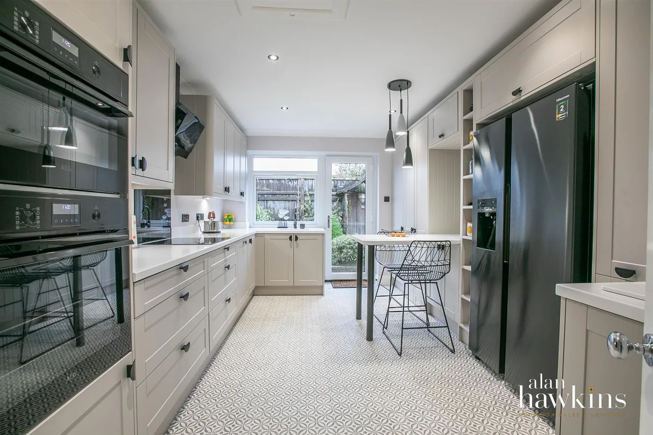 Hales Close, Lyneham, photo 4