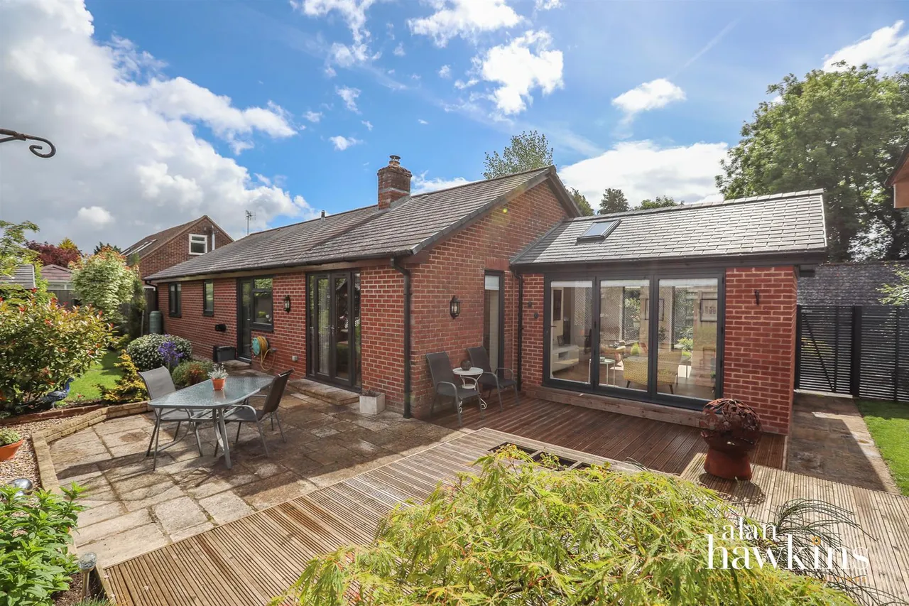 Hales Close, Lyneham, photo 25