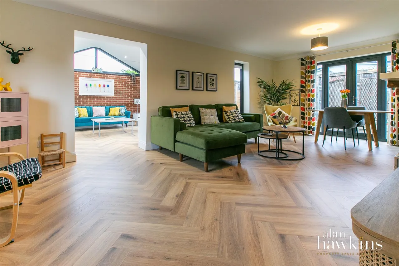 Hales Close, Lyneham, photo 11