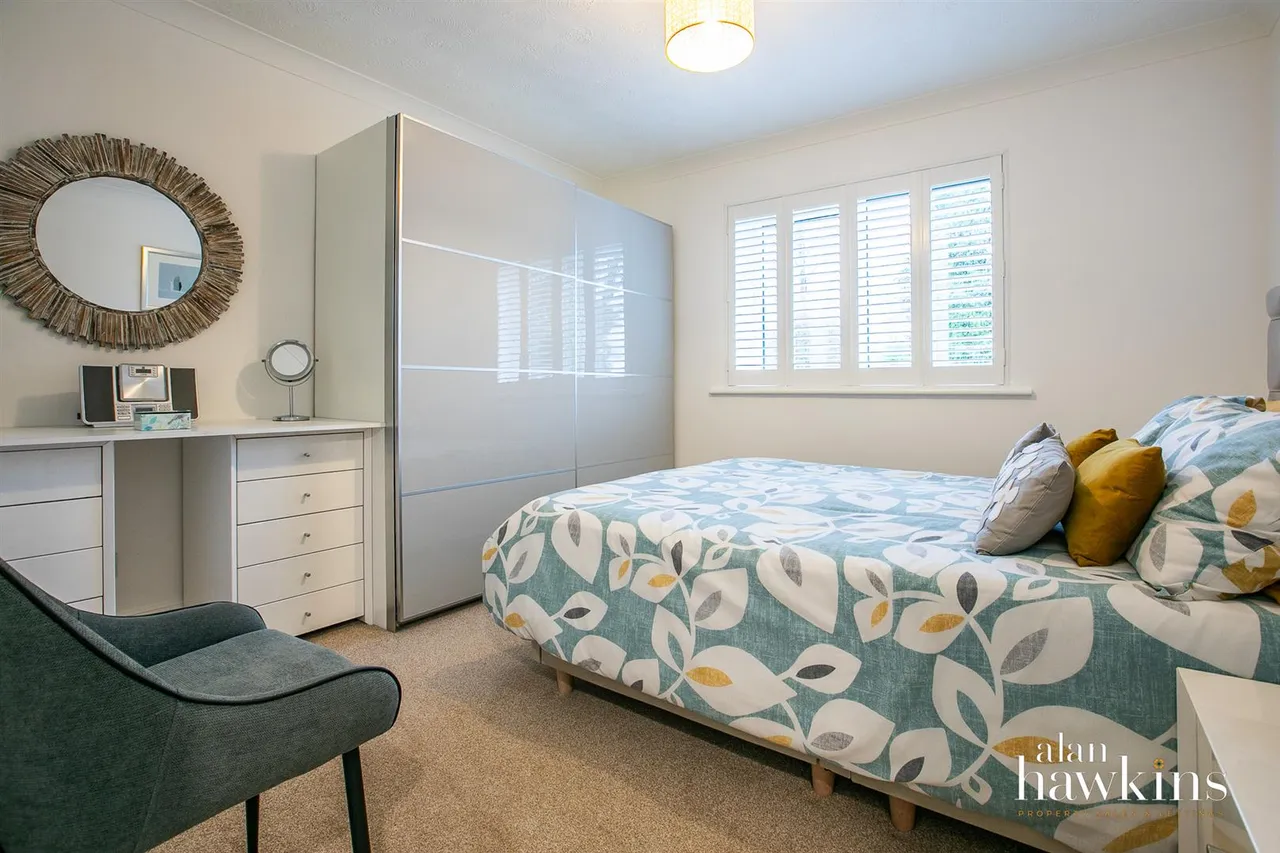 Hales Close, Lyneham, photo 18