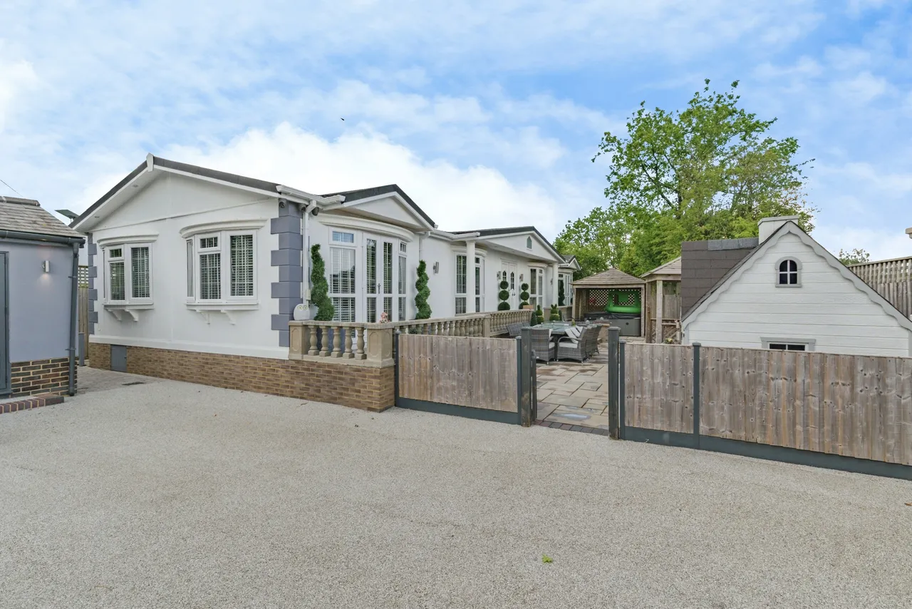 4 bed land (residential) for sale, Dunsfold Road, Cranleigh, GU6
