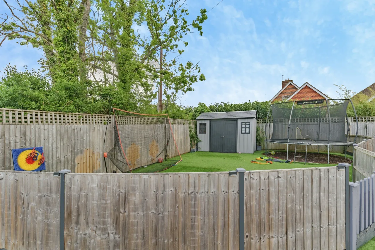 Dunsfold Road, Cranleigh, GU6, photo 11