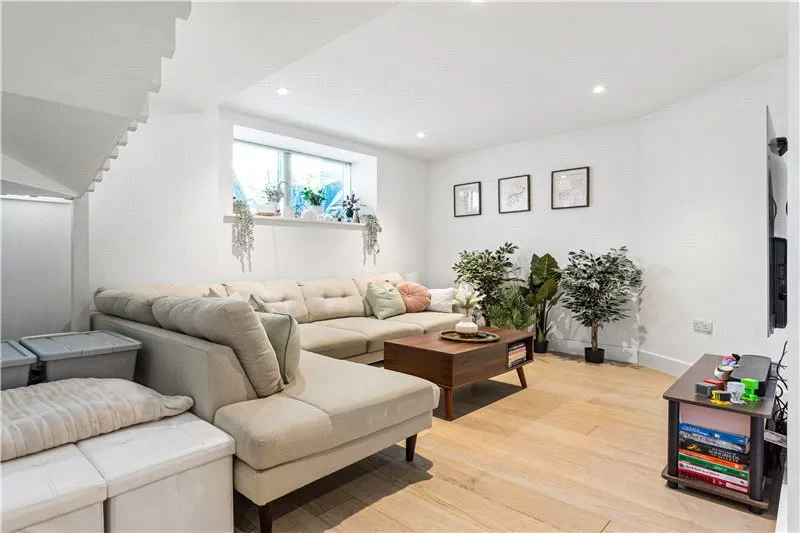 Stewarts Road, London, SW8, photo 4