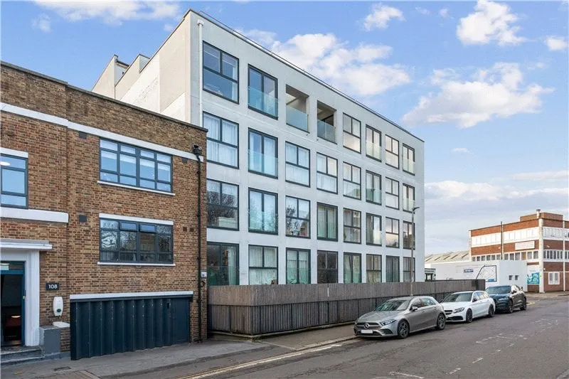 2 bed flat for sale, Stewarts Road, London, SW8