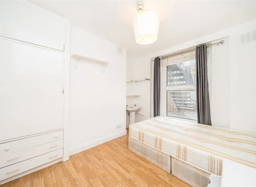 New Cross Road, New Cross, SE14, photo 3
