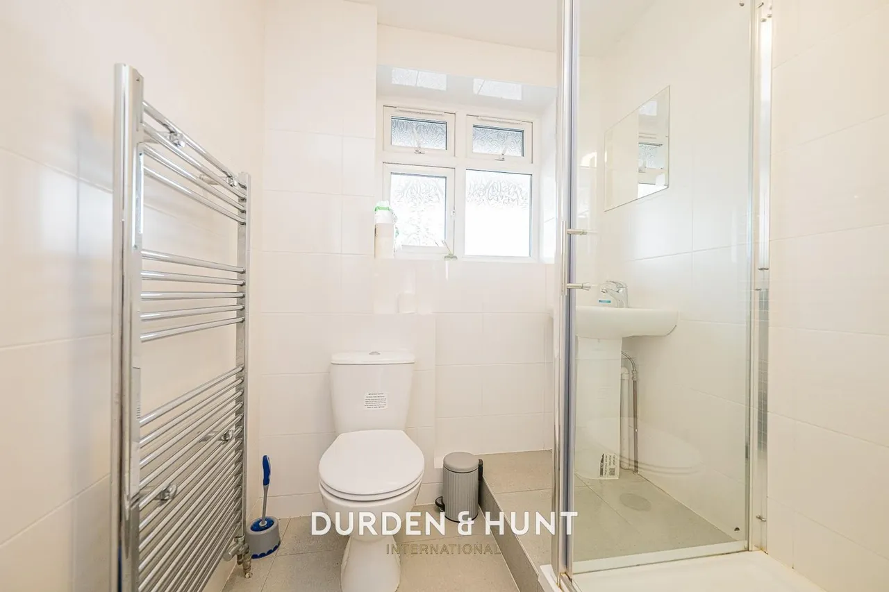 High Road, Loughton, IG10, photo 11