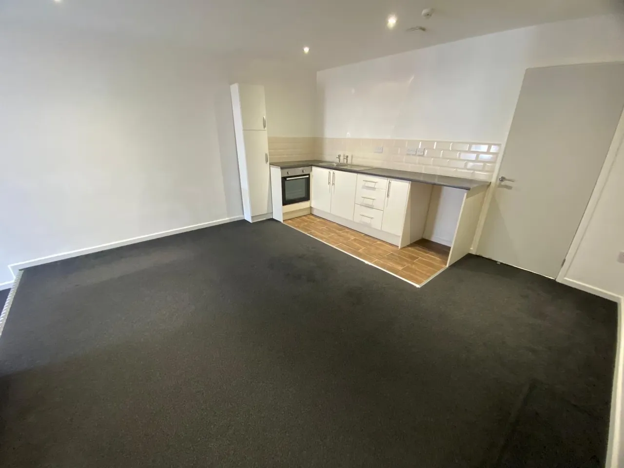 Radford Avenue, DY10, photo 3