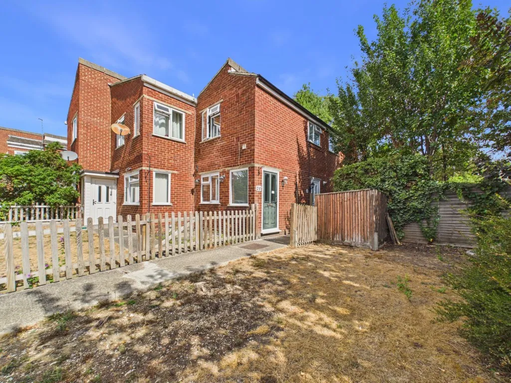 2 bed flat for sale, Halpin Close, Calcot, RG31