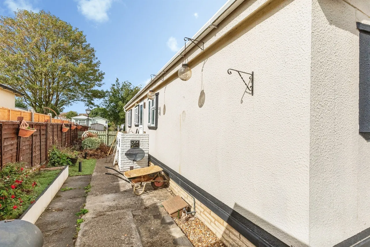 Bedford Road, Rushden, NN10, photo 18
