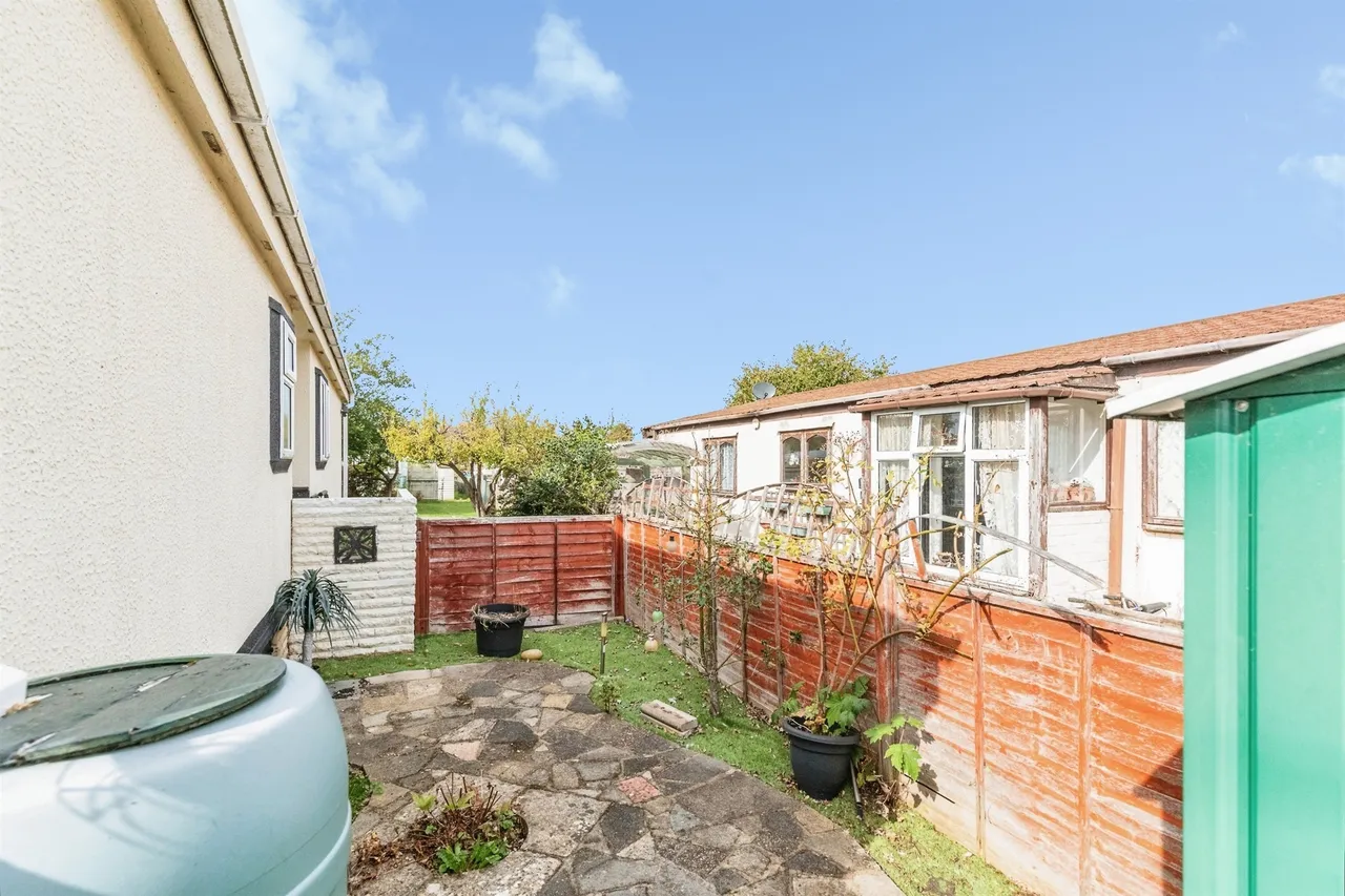 Bedford Road, Rushden, NN10, photo 17