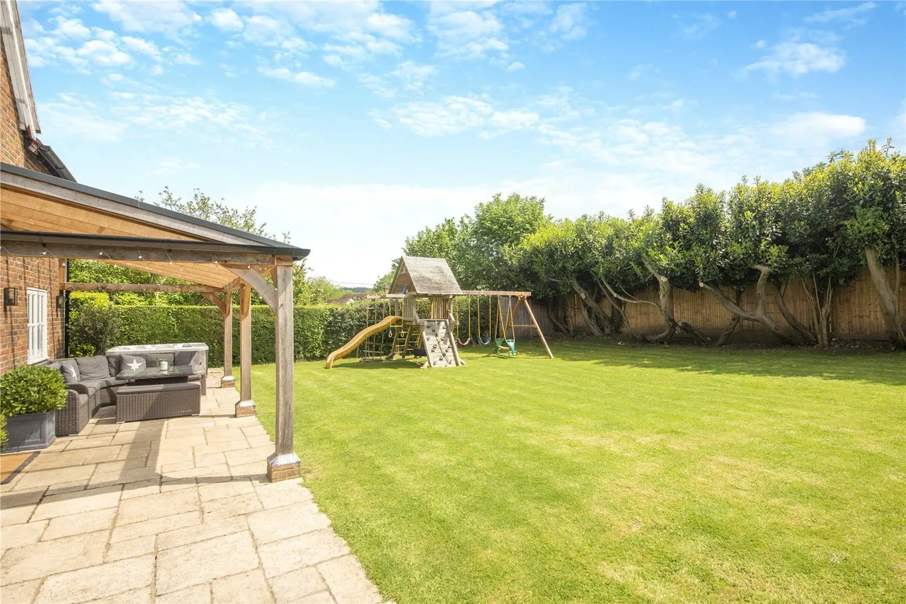 Croft Lane, Crondall, GU10, photo 3