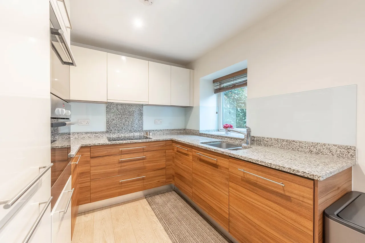 3 Victoria Court, Howard Road, Stanmore, photo 3