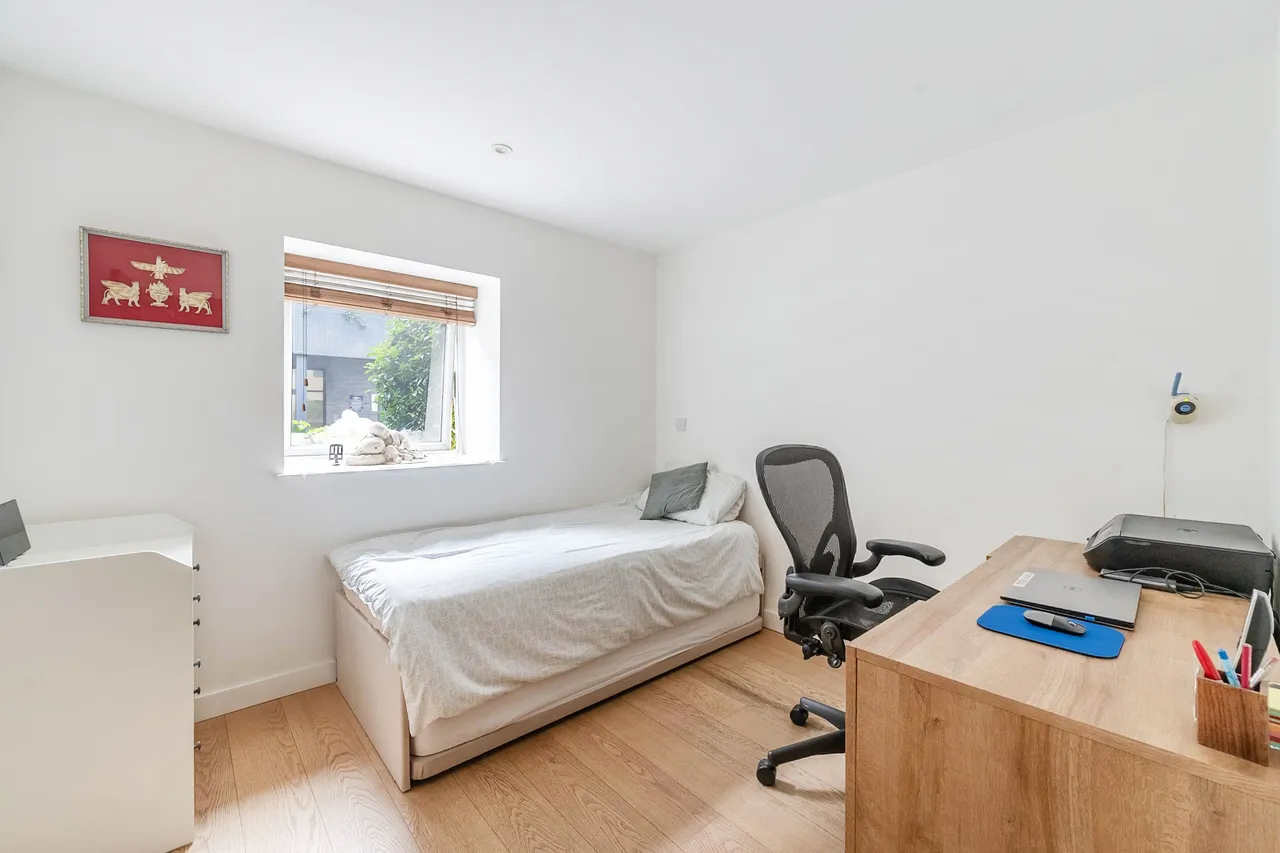 3 Victoria Court, Howard Road, Stanmore, photo 4