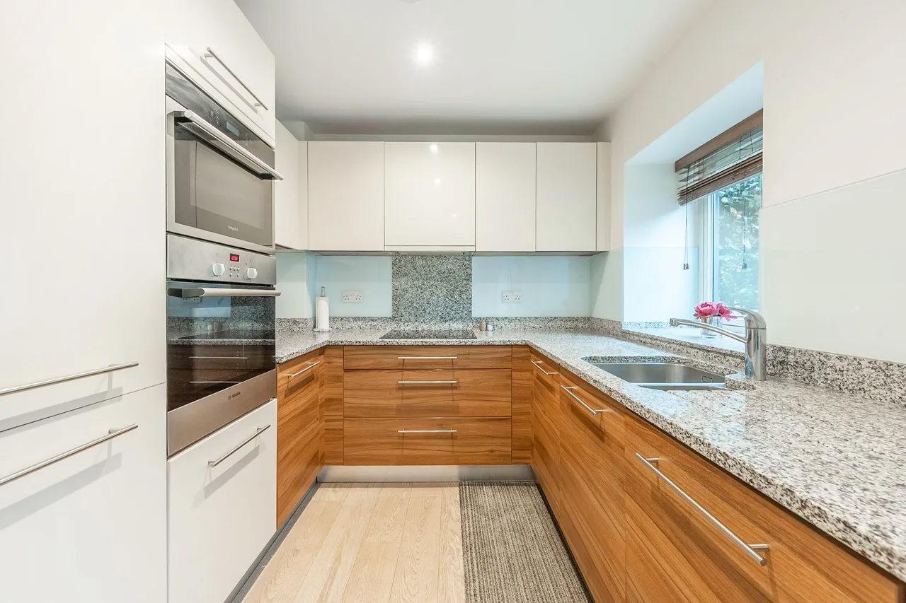 3 Victoria Court, Howard Road, Stanmore, photo 9