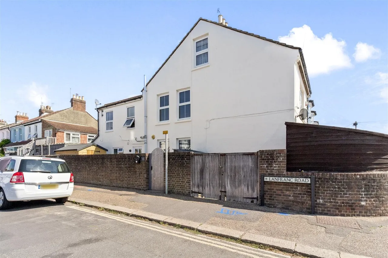 2 bed flat for sale — Pavilion Road, Worthing