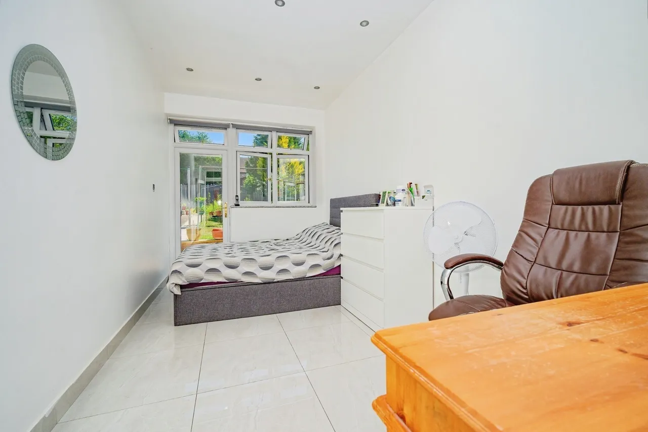 Wychwood Avenue, Luton, Bedfordshire, LU2, photo 8