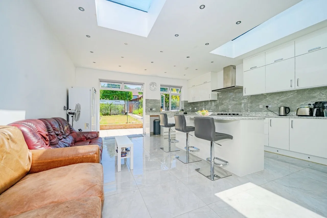 Wychwood Avenue, Luton, Bedfordshire, LU2, photo 3