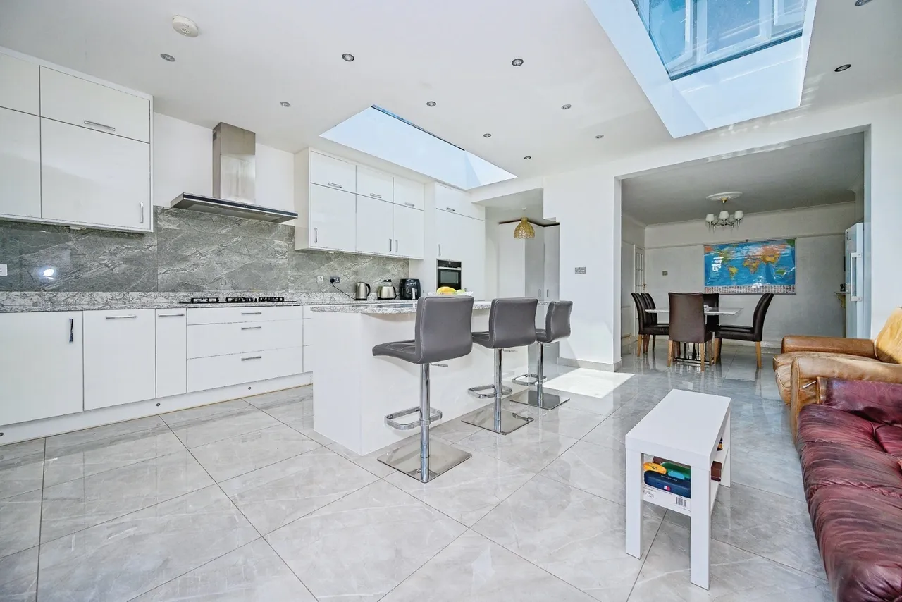 Wychwood Avenue, Luton, Bedfordshire, LU2, photo 5