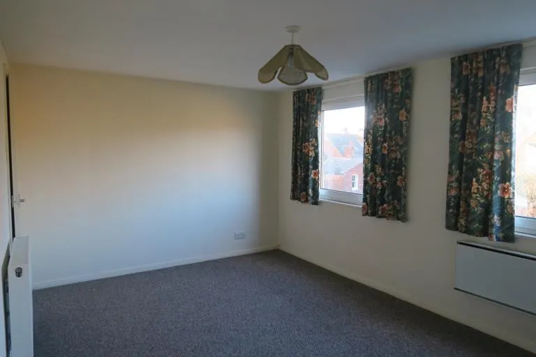 York Avenue, West End, LN1, photo 13