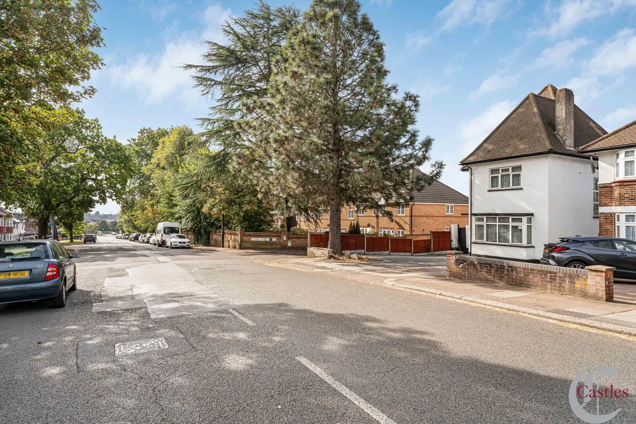 Chase Road, N14, photo 10