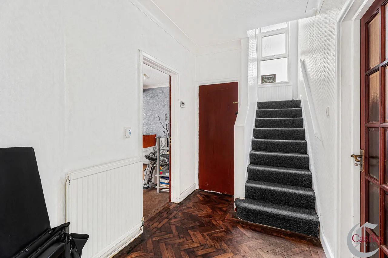 Chase Road, N14, photo 28