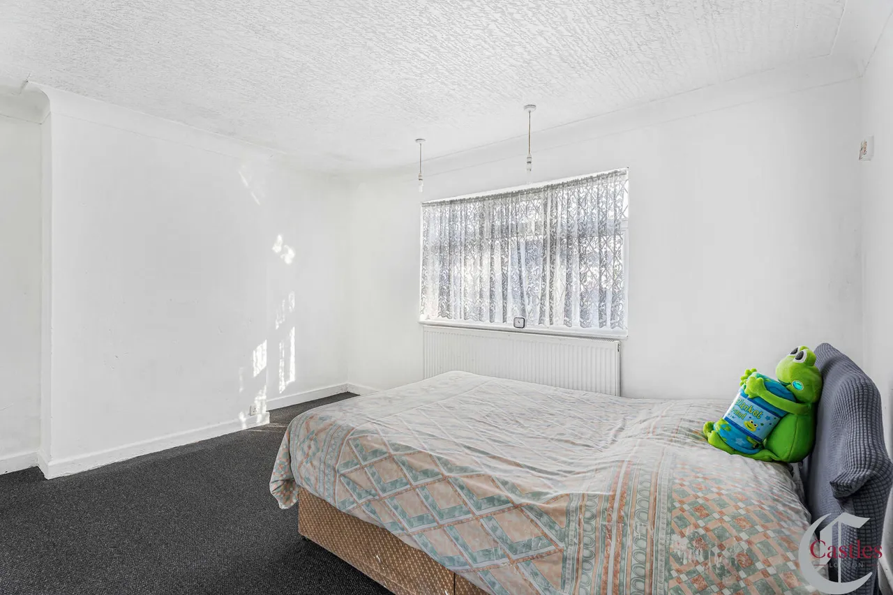 Chase Road, N14, photo 26