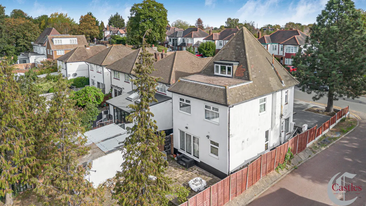 Chase Road, N14, photo 20