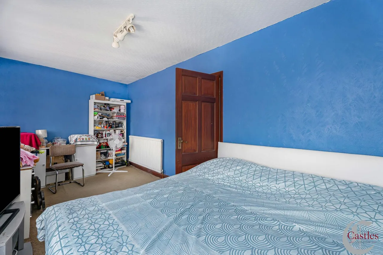 Chase Road, N14, photo 17